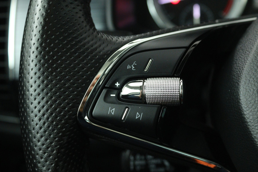 Škoda Kodiaq 1.5 TSI Business Edition 7p (PANORAMADAK, TREKHAAK, CAMERA, CRUISE ADAPTIEF, STOELVERWARMING, NAVIGATIE CARPLAY)