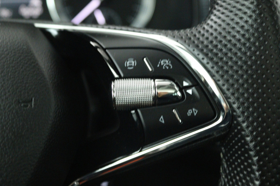Škoda Kodiaq 1.5 TSI Business Edition 7p (PANORAMADAK, TREKHAAK, CAMERA, CRUISE ADAPTIEF, STOELVERWARMING, NAVIGATIE CARPLAY)