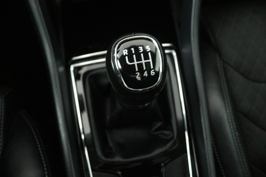 Škoda Kodiaq 1.5 TSI Business Edition 7p (PANORAMADAK, TREKHAAK, CAMERA, CRUISE ADAPTIEF, STOELVERWARMING, NAVIGATIE CARPLAY)