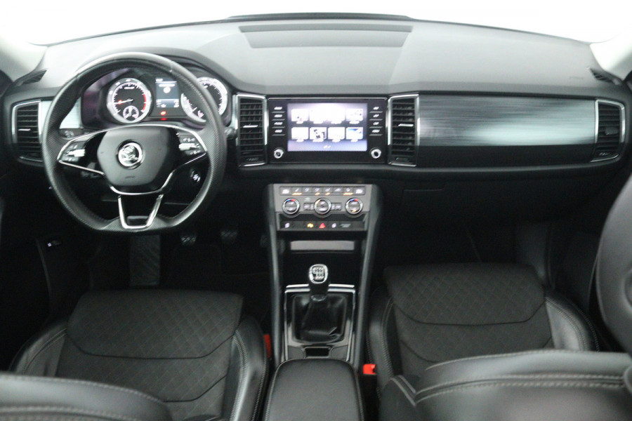 Škoda Kodiaq 1.5 TSI Business Edition 7p (PANORAMADAK, TREKHAAK, CAMERA, CRUISE ADAPTIEF, STOELVERWARMING, NAVIGATIE CARPLAY)