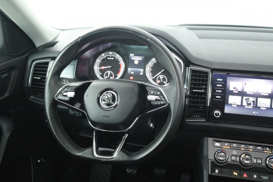Škoda Kodiaq 1.5 TSI Business Edition 7p (PANORAMADAK, TREKHAAK, CAMERA, CRUISE ADAPTIEF, STOELVERWARMING, NAVIGATIE CARPLAY)