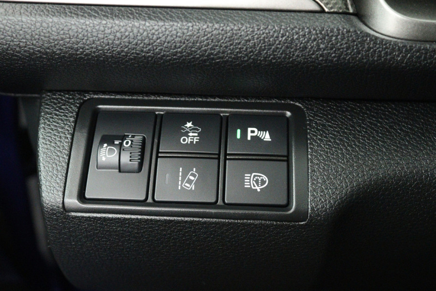 Honda Civic 1.0 i-VTEC Elegance (TREKHAAK, DIGITALE COCKPIT, CAMERA, STOELVERWARMING, CRUISE ADAPTIEF, PARKEERSENSOREN)