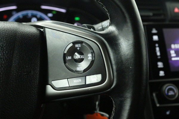 Honda Civic 1.0 i-VTEC Elegance (TREKHAAK, DIGITALE COCKPIT, CAMERA, STOELVERWARMING, CRUISE ADAPTIEF, PARKEERSENSOREN)