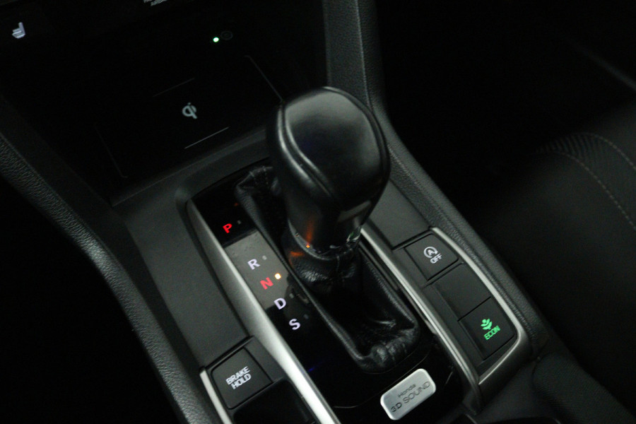 Honda Civic 1.0 i-VTEC Elegance (TREKHAAK, DIGITALE COCKPIT, CAMERA, STOELVERWARMING, CRUISE ADAPTIEF, PARKEERSENSOREN)