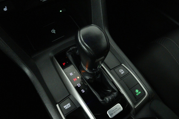 Honda Civic 1.0 i-VTEC Elegance (TREKHAAK, DIGITALE COCKPIT, CAMERA, STOELVERWARMING, CRUISE ADAPTIEF, PARKEERSENSOREN)