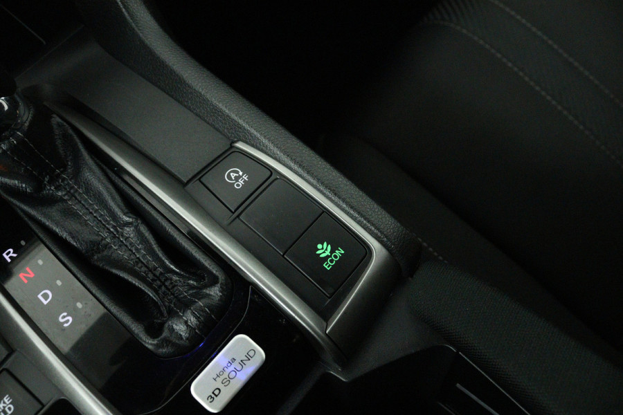 Honda Civic 1.0 i-VTEC Elegance (TREKHAAK, DIGITALE COCKPIT, CAMERA, STOELVERWARMING, CRUISE ADAPTIEF, PARKEERSENSOREN)