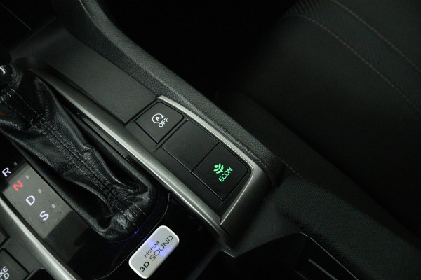 Honda Civic 1.0 i-VTEC Elegance (TREKHAAK, DIGITALE COCKPIT, CAMERA, STOELVERWARMING, CRUISE ADAPTIEF, PARKEERSENSOREN)