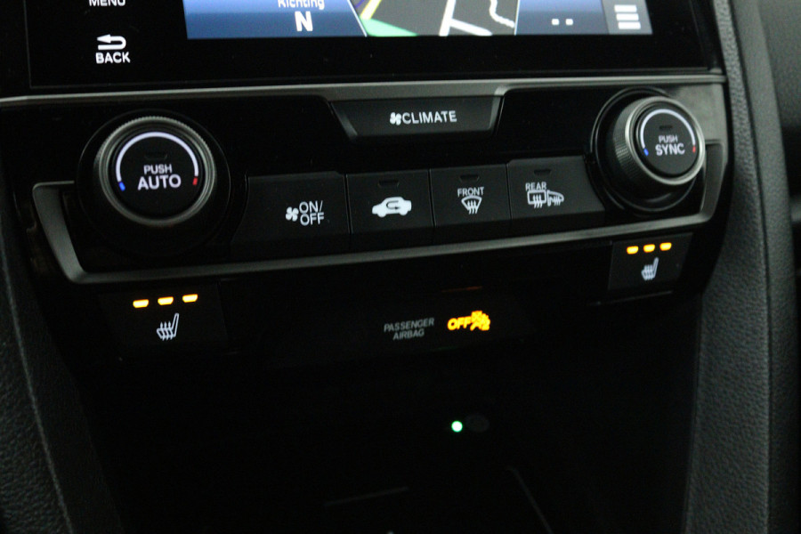 Honda Civic 1.0 i-VTEC Elegance (TREKHAAK, DIGITALE COCKPIT, CAMERA, STOELVERWARMING, CRUISE ADAPTIEF, PARKEERSENSOREN)