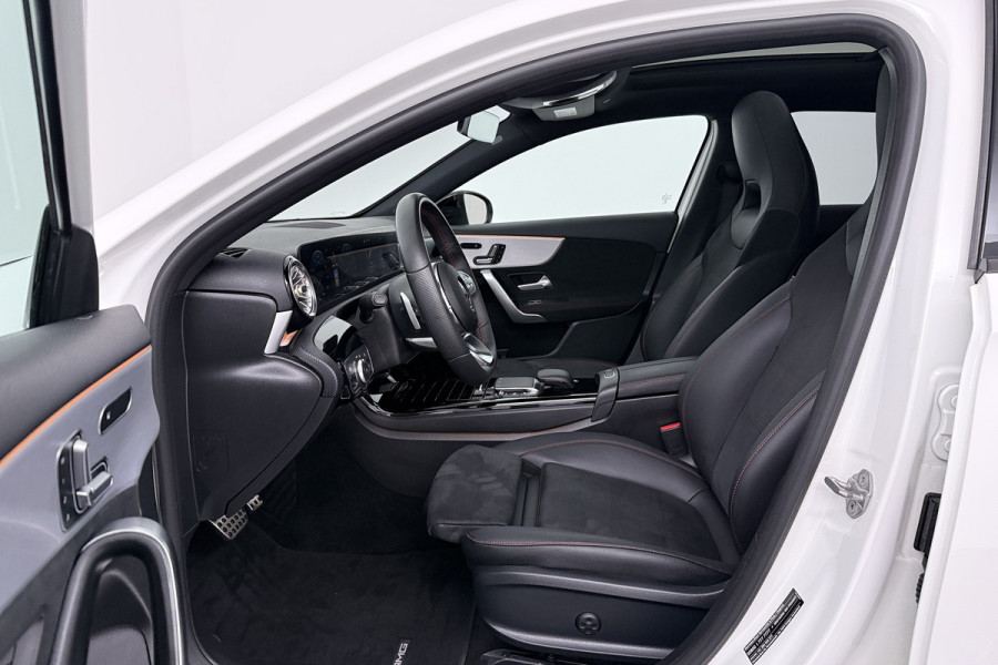 Mercedes-Benz A-Klasse 180 Business Solution AMG (PANORAMADAK, STOELVERWARMING, CAMERA, SFEERVERLICHTING, ELEKTR STOELEN, NAVI)