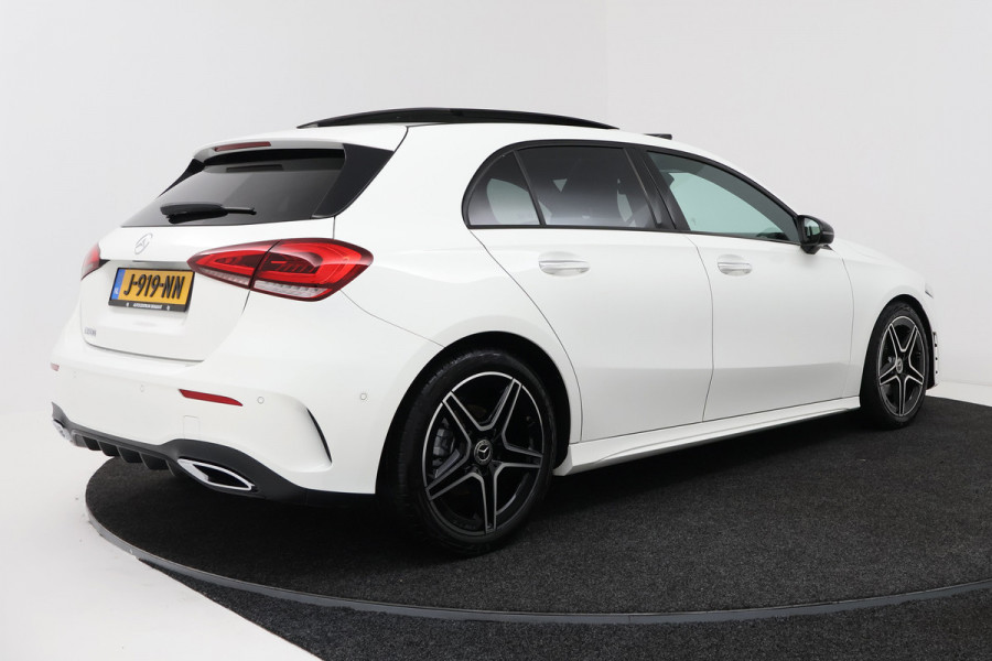 Mercedes-Benz A-Klasse 180 Business Solution AMG (PANORAMADAK, STOELVERWARMING, CAMERA, SFEERVERLICHTING, ELEKTR STOELEN, NAVI)