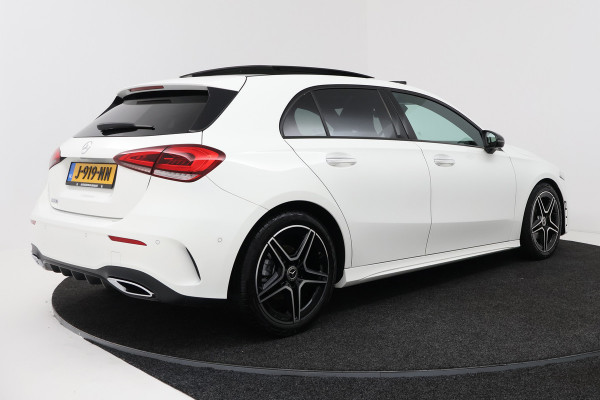 Mercedes-Benz A-Klasse 180 Business Solution AMG (PANORAMADAK, STOELVERWARMING, CAMERA, SFEERVERLICHTING, ELEKTR STOELEN, NAVI)