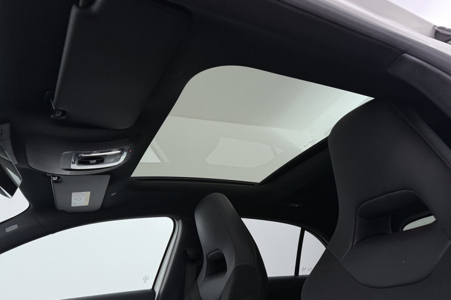 Mercedes-Benz A-Klasse 180 Business Solution AMG (PANORAMADAK, STOELVERWARMING, CAMERA, SFEERVERLICHTING, ELEKTR STOELEN, NAVI)