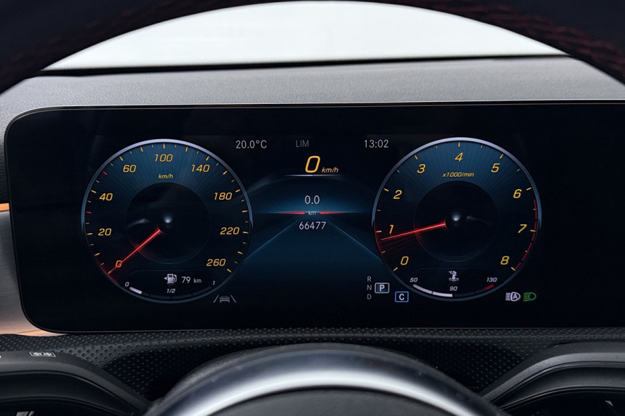 Mercedes-Benz A-Klasse 180 Business Solution AMG (PANORAMADAK, STOELVERWARMING, CAMERA, SFEERVERLICHTING, ELEKTR STOELEN, NAVI)