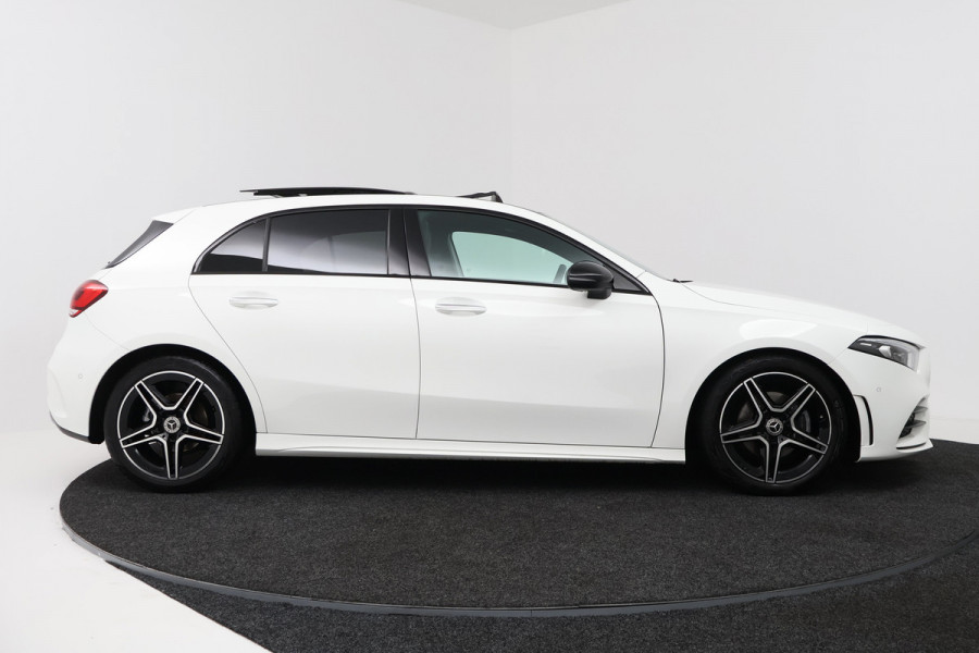 Mercedes-Benz A-Klasse 180 Business Solution AMG (PANORAMADAK, STOELVERWARMING, CAMERA, SFEERVERLICHTING, ELEKTR STOELEN, NAVI)