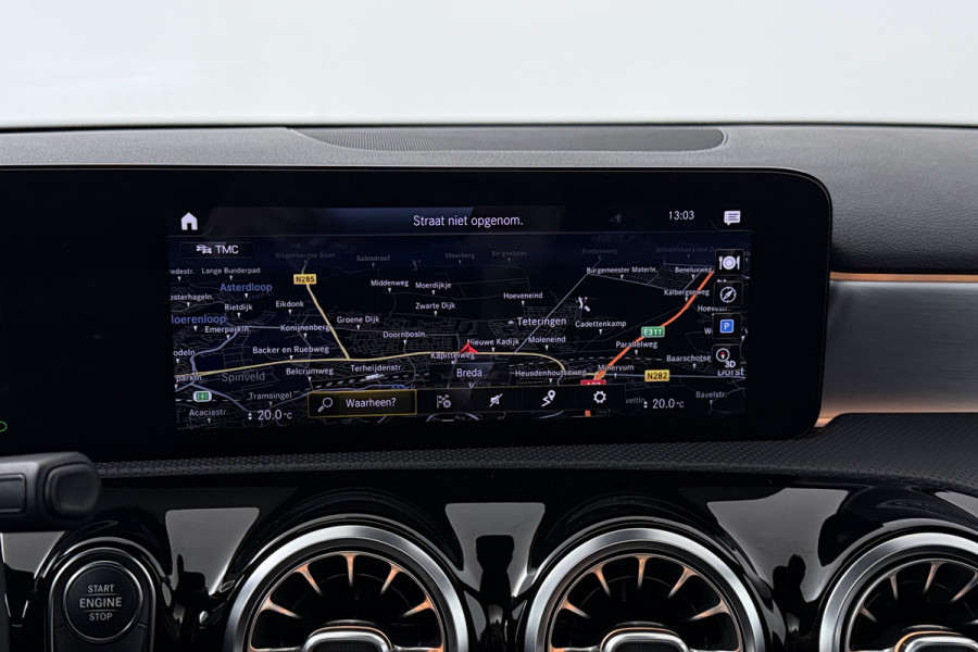 Mercedes-Benz A-Klasse 180 Business Solution AMG (PANORAMADAK, STOELVERWARMING, CAMERA, SFEERVERLICHTING, ELEKTR STOELEN, NAVI)