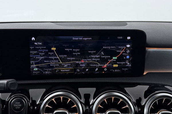 Mercedes-Benz A-Klasse 180 Business Solution AMG (PANORAMADAK, STOELVERWARMING, CAMERA, SFEERVERLICHTING, ELEKTR STOELEN, NAVI)