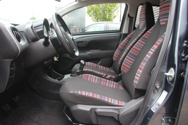 Citroën C1 1.0 e-VTi Feel NL Auto | Airco | Cruise | Bluetooth | AUX-USB | El Ramen | Getint Glas | Sportstoelen | Zeer nette