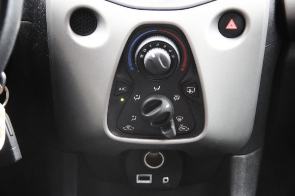 Citroën C1 1.0 e-VTi Feel NL Auto | Airco | Cruise | Bluetooth | AUX-USB | El Ramen | Getint Glas | Sportstoelen | Zeer nette