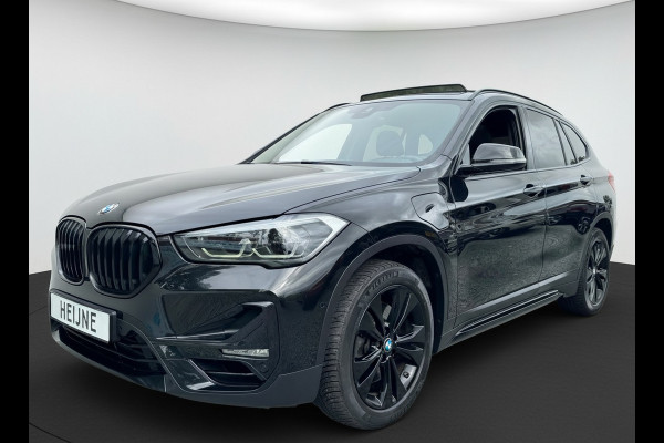 BMW X1 xDrive25e 221PK PHEV HIGH EXECUTIVE SPORT TREKHAAK/LEDER/HEAD-UP/PANORAMADAK PLUG-IN HYBRIDE
