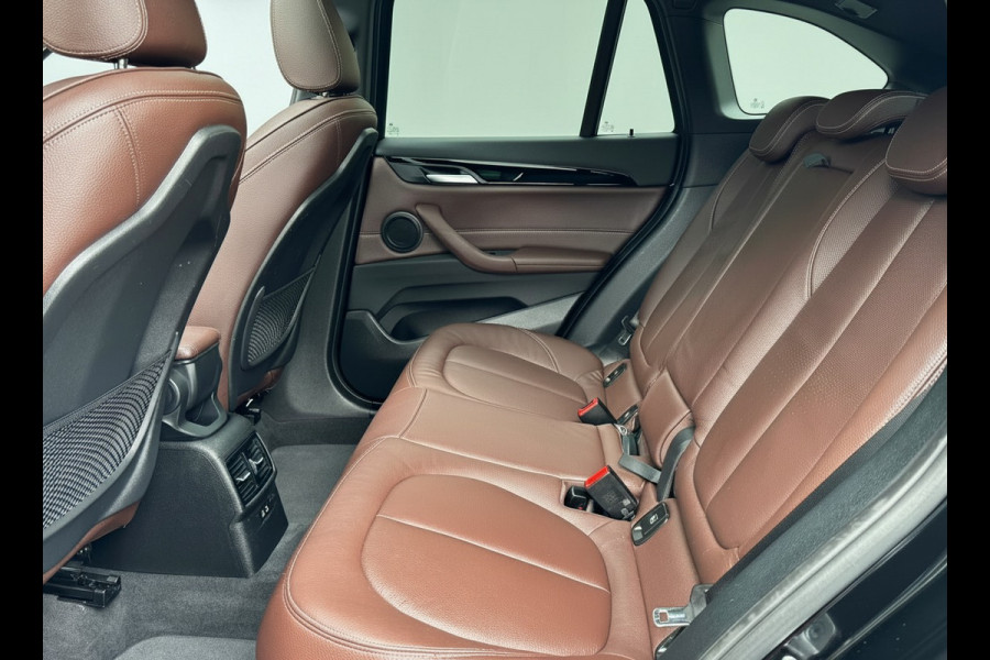 BMW X1 xDrive25e 221PK PHEV HIGH EXECUTIVE SPORT TREKHAAK/LEDER/HEAD-UP/PANORAMADAK PLUG-IN HYBRIDE