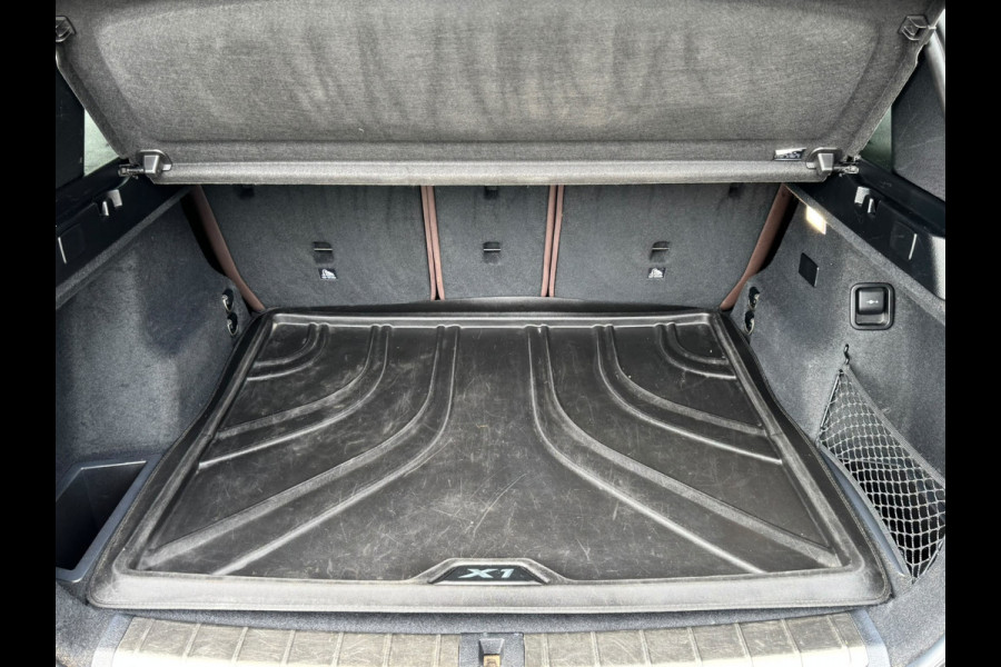 BMW X1 xDrive25e 221PK PHEV HIGH EXECUTIVE SPORT TREKHAAK/LEDER/HEAD-UP/PANORAMADAK PLUG-IN HYBRIDE