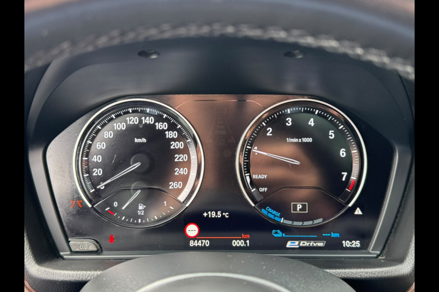 BMW X1 xDrive25e 221PK PHEV HIGH EXECUTIVE SPORT TREKHAAK/LEDER/HEAD-UP/PANORAMADAK PLUG-IN HYBRIDE
