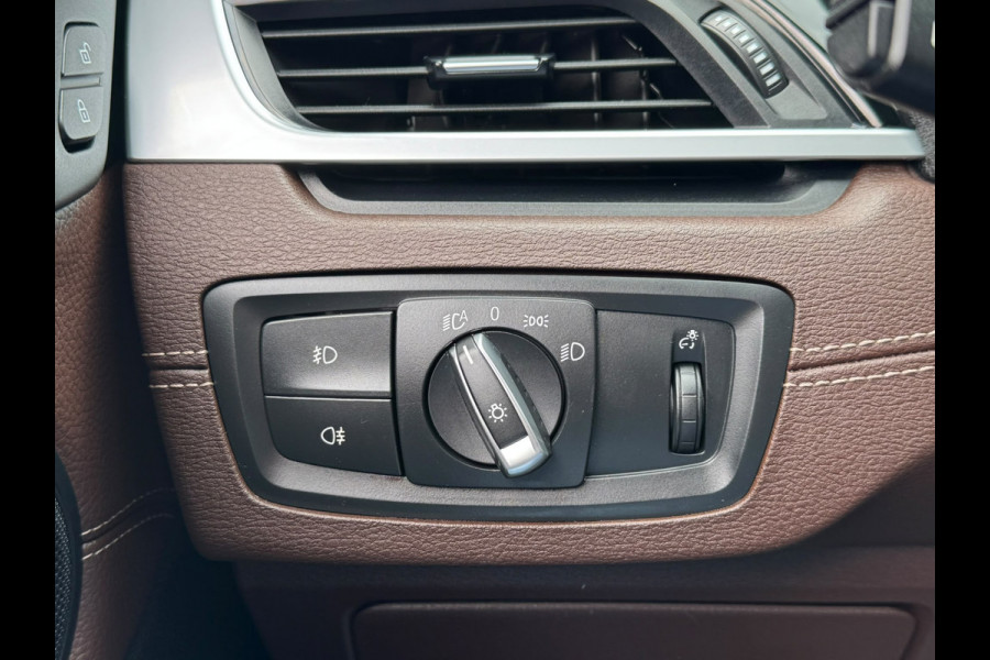 BMW X1 xDrive25e 221PK PHEV HIGH EXECUTIVE SPORT TREKHAAK/LEDER/HEAD-UP/PANORAMADAK PLUG-IN HYBRIDE