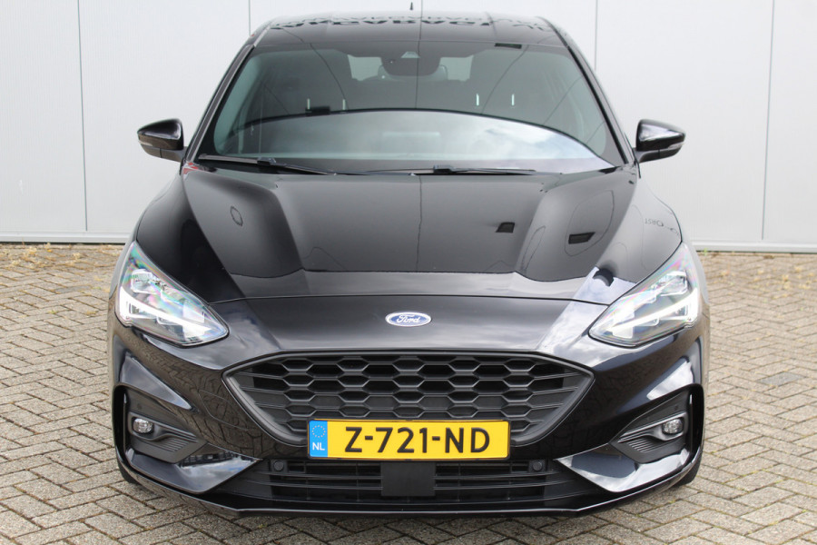 Ford Focus 1.0-125pk EcoBoost ST-Line AUTOMAAT ! Gun u het gemak, comfort en plezier van een automaat ! Autm. airco, stoel-, stuur- en voorraamverw., all season banden, camera, LED verlichting, navigatie, telefoonvoorb., trekhaak etc.