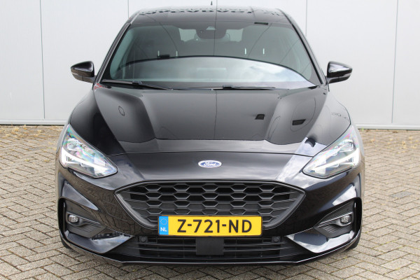 Ford Focus 1.0-125pk EcoBoost ST-Line AUTOMAAT ! Gun u het gemak, comfort en plezier van een automaat ! Autm. airco, stoel-, stuur- en voorraamverw., all season banden, camera, LED verlichting, navigatie, telefoonvoorb., trekhaak etc.