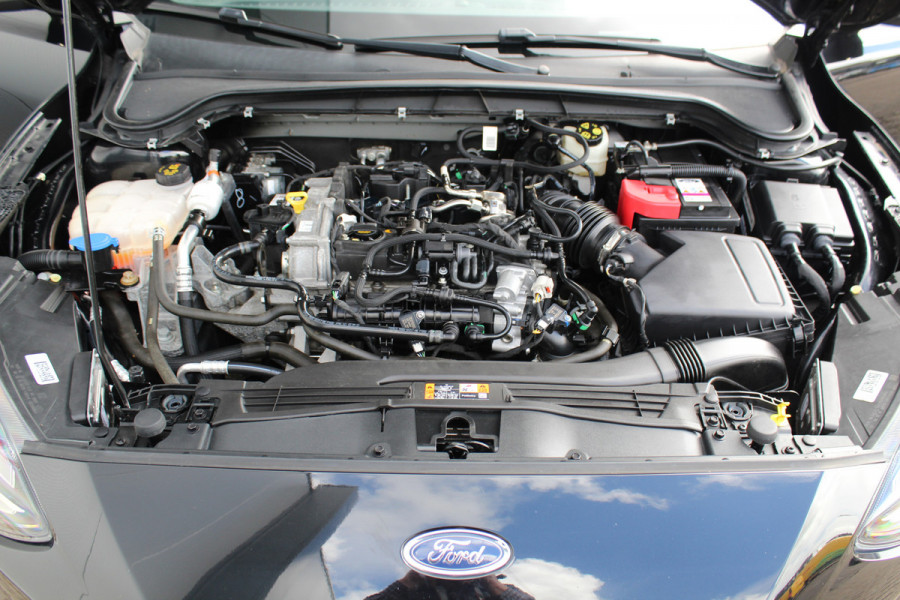 Ford Focus 1.0-125pk EcoBoost ST-Line AUTOMAAT ! Gun u het gemak, comfort en plezier van een automaat ! Autm. airco, stoel-, stuur- en voorraamverw., all season banden, camera, LED verlichting, navigatie, telefoonvoorb., trekhaak etc.
