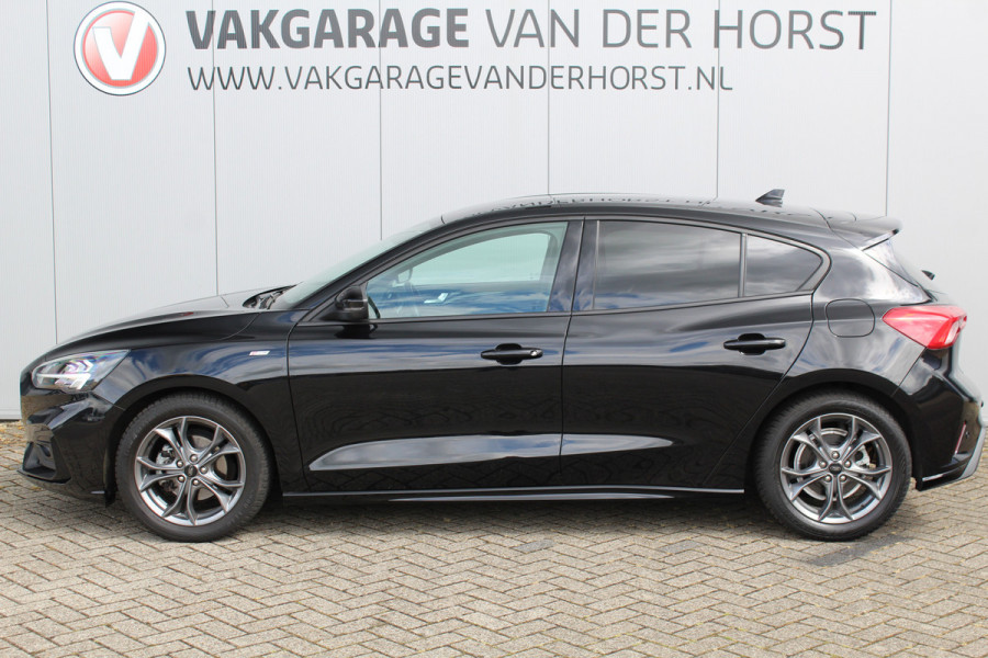 Ford Focus 1.0-125pk EcoBoost ST-Line AUTOMAAT ! Gun u het gemak, comfort en plezier van een automaat ! Autm. airco, stoel-, stuur- en voorraamverw., all season banden, camera, LED verlichting, navigatie, telefoonvoorb., trekhaak etc.
