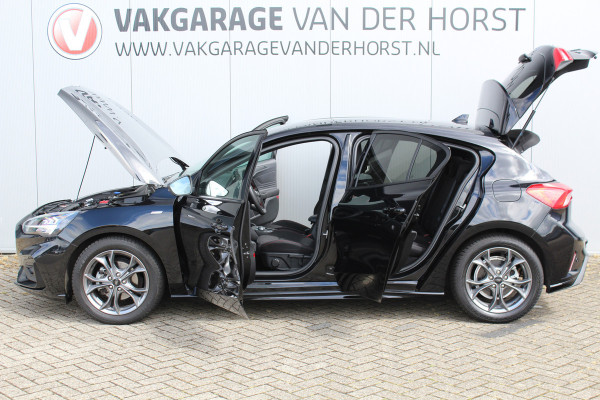 Ford Focus 1.0-125pk EcoBoost ST-Line AUTOMAAT ! Gun u het gemak, comfort en plezier van een automaat ! Autm. airco, stoel-, stuur- en voorraamverw., all season banden, camera, LED verlichting, navigatie, telefoonvoorb., trekhaak etc.