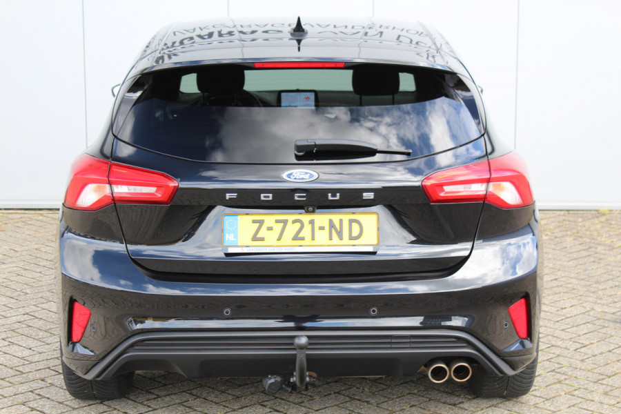 Ford Focus 1.0-125pk EcoBoost ST-Line AUTOMAAT ! Gun u het gemak, comfort en plezier van een automaat ! Autm. airco, stoel-, stuur- en voorraamverw., all season banden, camera, LED verlichting, navigatie, telefoonvoorb., trekhaak etc.