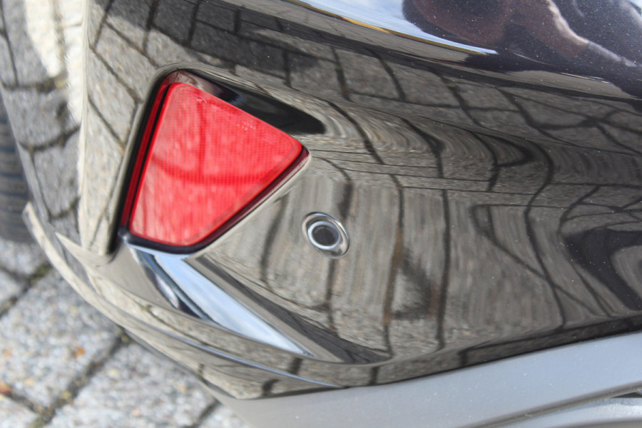Ford Focus 1.0-125pk EcoBoost ST-Line AUTOMAAT ! Gun u het gemak, comfort en plezier van een automaat ! Autm. airco, stoel-, stuur- en voorraamverw., all season banden, camera, LED verlichting, navigatie, telefoonvoorb., trekhaak etc.
