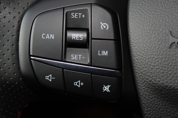 Ford Focus 1.0-125pk EcoBoost ST-Line AUTOMAAT ! Gun u het gemak, comfort en plezier van een automaat ! Autm. airco, stoel-, stuur- en voorraamverw., all season banden, camera, LED verlichting, navigatie, telefoonvoorb., trekhaak etc.