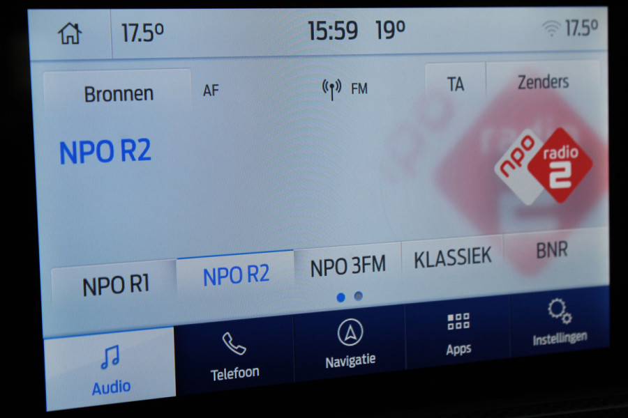 Ford Focus 1.0-125pk EcoBoost ST-Line AUTOMAAT ! Gun u het gemak, comfort en plezier van een automaat ! Autm. airco, stoel-, stuur- en voorraamverw., all season banden, camera, LED verlichting, navigatie, telefoonvoorb., trekhaak etc.
