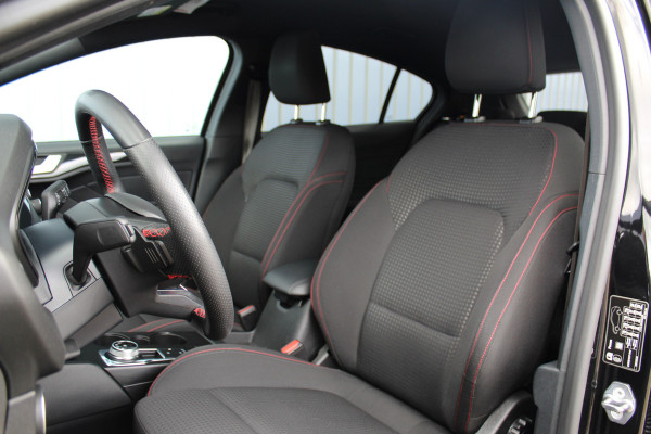 Ford Focus 1.0-125pk EcoBoost ST-Line AUTOMAAT ! Gun u het gemak, comfort en plezier van een automaat ! Autm. airco, stoel-, stuur- en voorraamverw., all season banden, camera, LED verlichting, navigatie, telefoonvoorb., trekhaak etc.