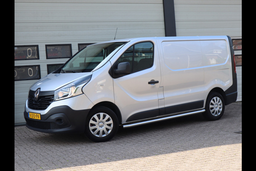 Renault Trafic 1.6 dCi Euro 6 - Airco - Trekhaak - Cruise - 3 Zits