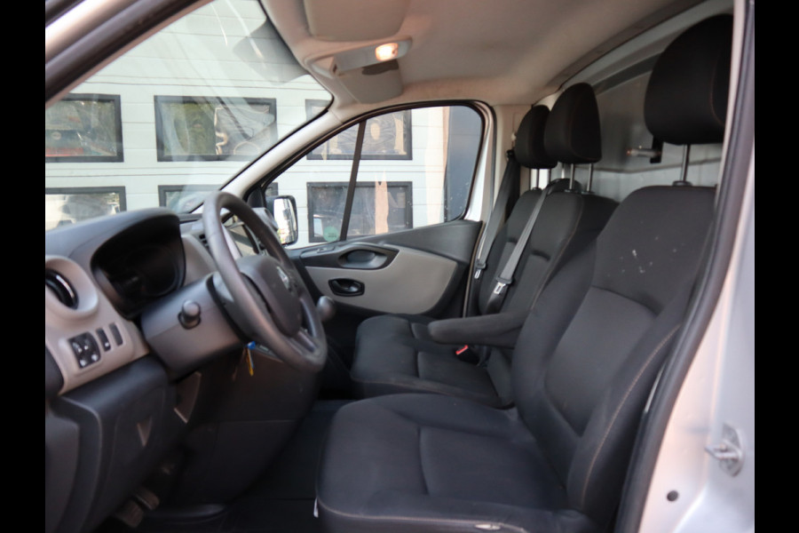 Renault Trafic 1.6 dCi Euro 6 - Airco - Trekhaak - Cruise - 3 Zits