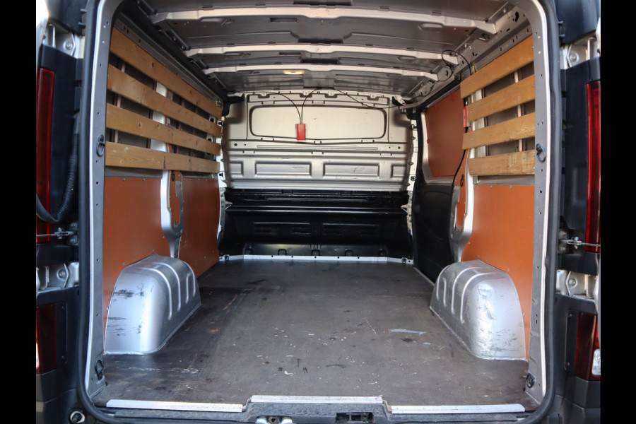 Renault Trafic 1.6 dCi Euro 6 - Airco - Trekhaak - Cruise - 3 Zits