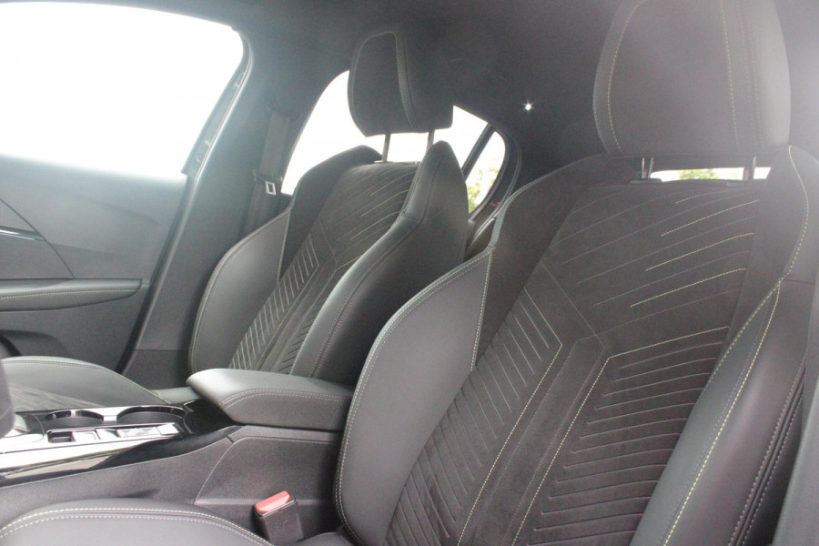 Peugeot 208 1.2 Hybrid 145PK AUTOMAAT GT PACK | ELEKTRISCH BEDIENBARE BESTUURDERSSTOEL MET MASSAGE FUNCTIE | ALCANTARA BEKLEDING | STOEL VERWARMING | CRUISE CONTROL | DAB+ RADIO | APPLE CARPLAY/ANDROID AUTO | FULL LED KOPLAMPEN | KEYLESS ENTRY/START | 17" LICHTMETALEN VELGEN | CLIMATE CONTROL |