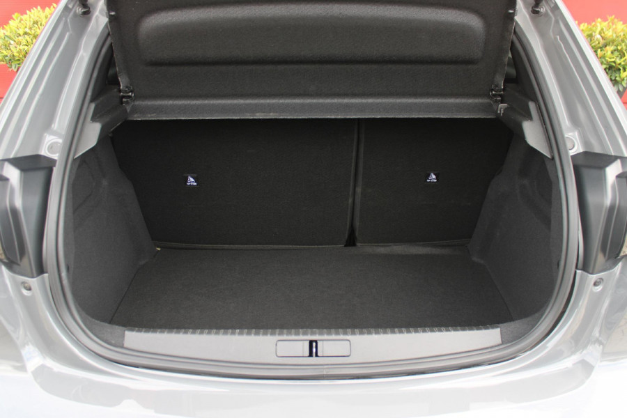 Peugeot 208 1.2 Hybrid 145PK AUTOMAAT GT PACK | ELEKTRISCH BEDIENBARE BESTUURDERSSTOEL MET MASSAGE FUNCTIE | ALCANTARA BEKLEDING | STOEL VERWARMING | CRUISE CONTROL | DAB+ RADIO | APPLE CARPLAY/ANDROID AUTO | FULL LED KOPLAMPEN | KEYLESS ENTRY/START | 17" LICHTMETALEN VELGEN | CLIMATE CONTROL |