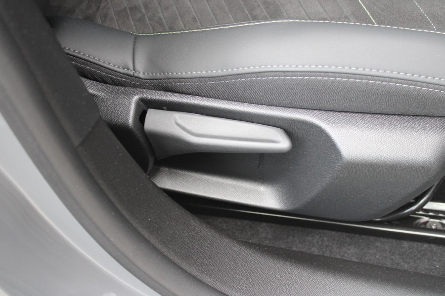 Peugeot 208 1.2 Hybrid 145PK AUTOMAAT GT PACK | ELEKTRISCH BEDIENBARE BESTUURDERSSTOEL MET MASSAGE FUNCTIE | ALCANTARA BEKLEDING | STOEL VERWARMING | CRUISE CONTROL | DAB+ RADIO | APPLE CARPLAY/ANDROID AUTO | FULL LED KOPLAMPEN | KEYLESS ENTRY/START | 17" LICHTMETALEN VELGEN | CLIMATE CONTROL |