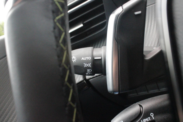 Peugeot 208 1.2 Hybrid 145PK AUTOMAAT GT PACK | ELEKTRISCH BEDIENBARE BESTUURDERSSTOEL MET MASSAGE FUNCTIE | ALCANTARA BEKLEDING | STOEL VERWARMING | CRUISE CONTROL | DAB+ RADIO | APPLE CARPLAY/ANDROID AUTO | FULL LED KOPLAMPEN | KEYLESS ENTRY/START | 17" LICHTMETALEN VELGEN | CLIMATE CONTROL |