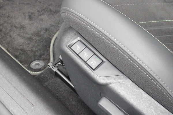 Peugeot 208 1.2 Hybrid 145PK AUTOMAAT GT PACK | ELEKTRISCH BEDIENBARE BESTUURDERSSTOEL MET MASSAGE FUNCTIE | ALCANTARA BEKLEDING | STOEL VERWARMING | CRUISE CONTROL | DAB+ RADIO | APPLE CARPLAY/ANDROID AUTO | FULL LED KOPLAMPEN | KEYLESS ENTRY/START | 17" LICHTMETALEN VELGEN | CLIMATE CONTROL |