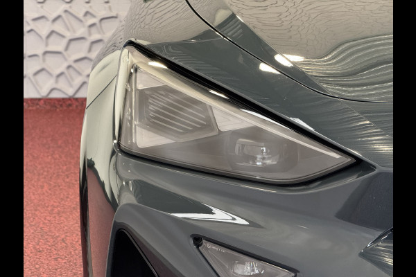 CUPRA Formentor 1.5 TSI 150 PK BENZINE CAMERA STOEL/STUUR ELEK.KLEP VERW. LED LEER CARPLAY ZWARTE.HEMEL 08/2024