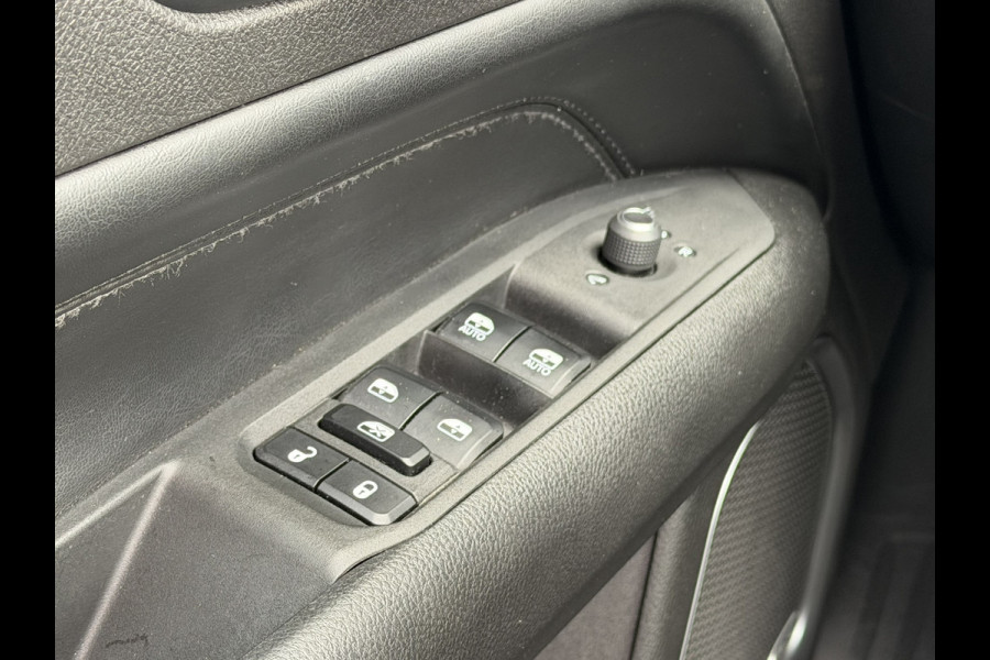 Jeep Compass 1.5T e-Hybrid S | Winter pack | Tech en Convenience Pack | Stoelen pack | Kantel/schuif-dak | 360 camera | Alpine Audio