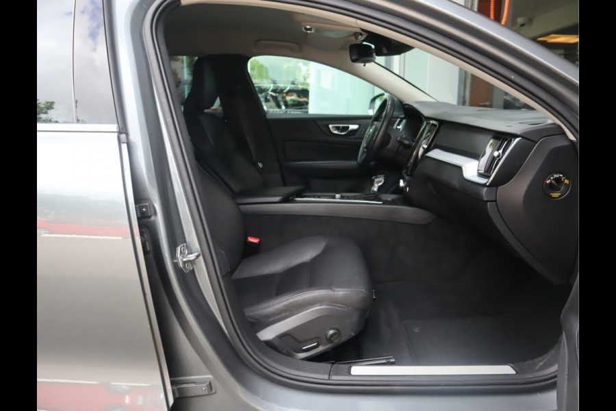 Volvo V60 2.0 T5 Momentum Navi / Climate / Elek trekh / Stoelverw / BTW auto /