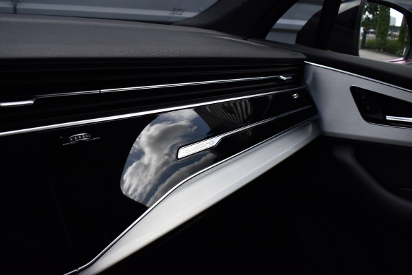 Audi Q7 60 TFSI e Quattro 462pk Competition | Panorama | 22'' Wielen | Matrix | Keyless entry | Camera |