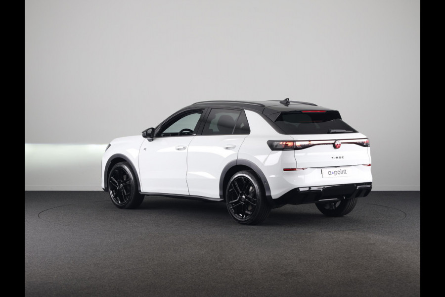 Volkswagen T-Roc R-Line First Edition 1.5 eTSI 110 kW / 150 PK SUV Panoramadak | Stoelverwarming | Achteruitrijcamera